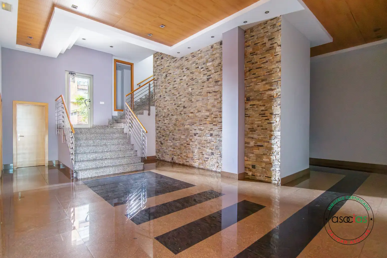 Àtic en venda en Oviedo  amb Calefacció, Jardí privat i Parquet