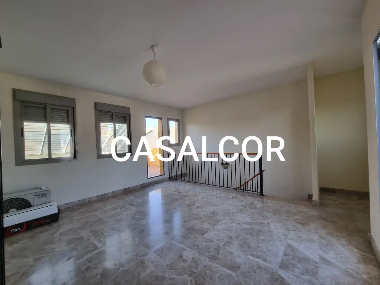 Sala d'estar de Dúplex en venda en Mairena del Alcor amb Aire condicionat i Terrassa