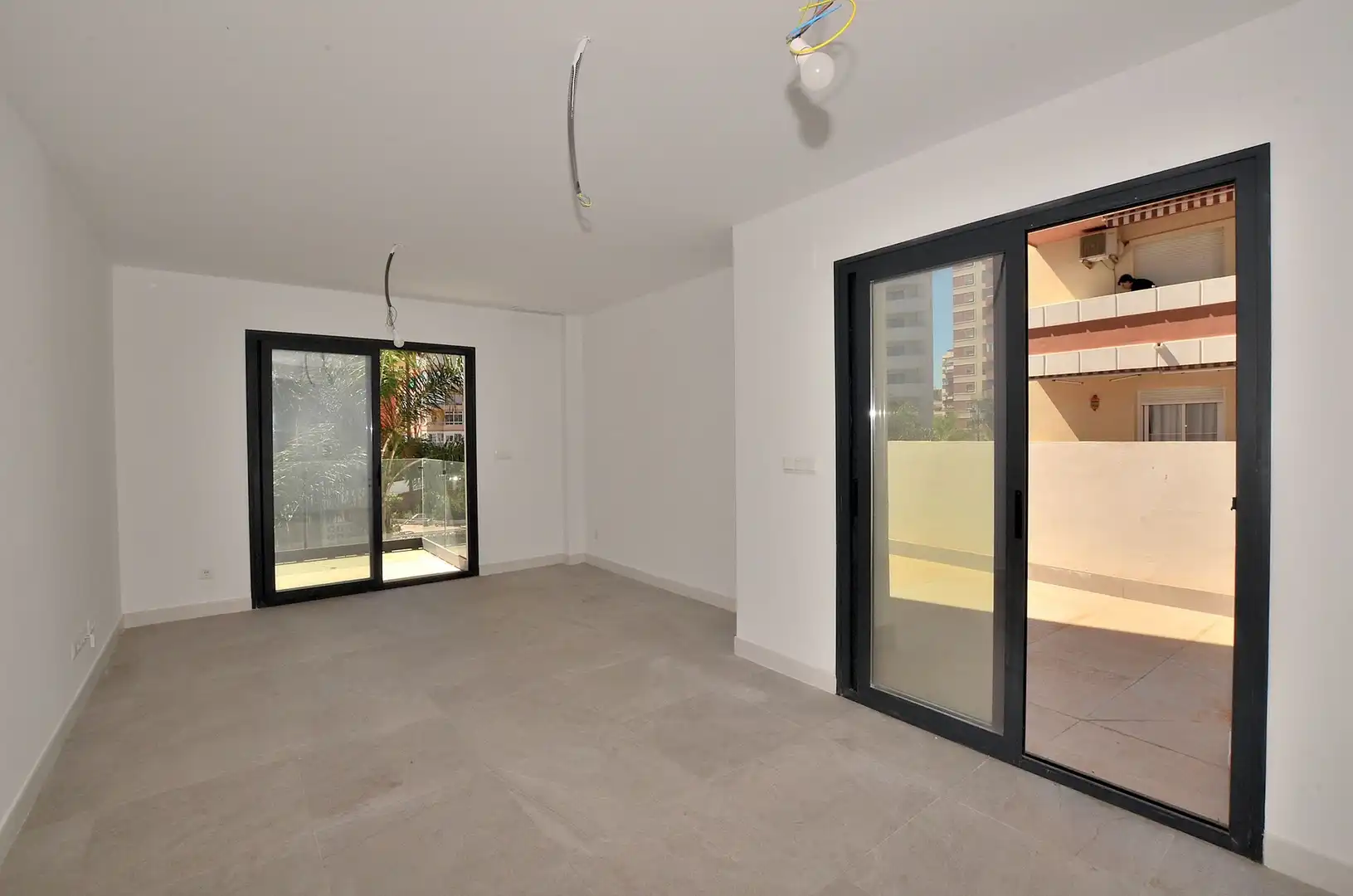 Living room of Flat for sale in Fuengirola  with Air Conditioner, Terrace and Storage room
