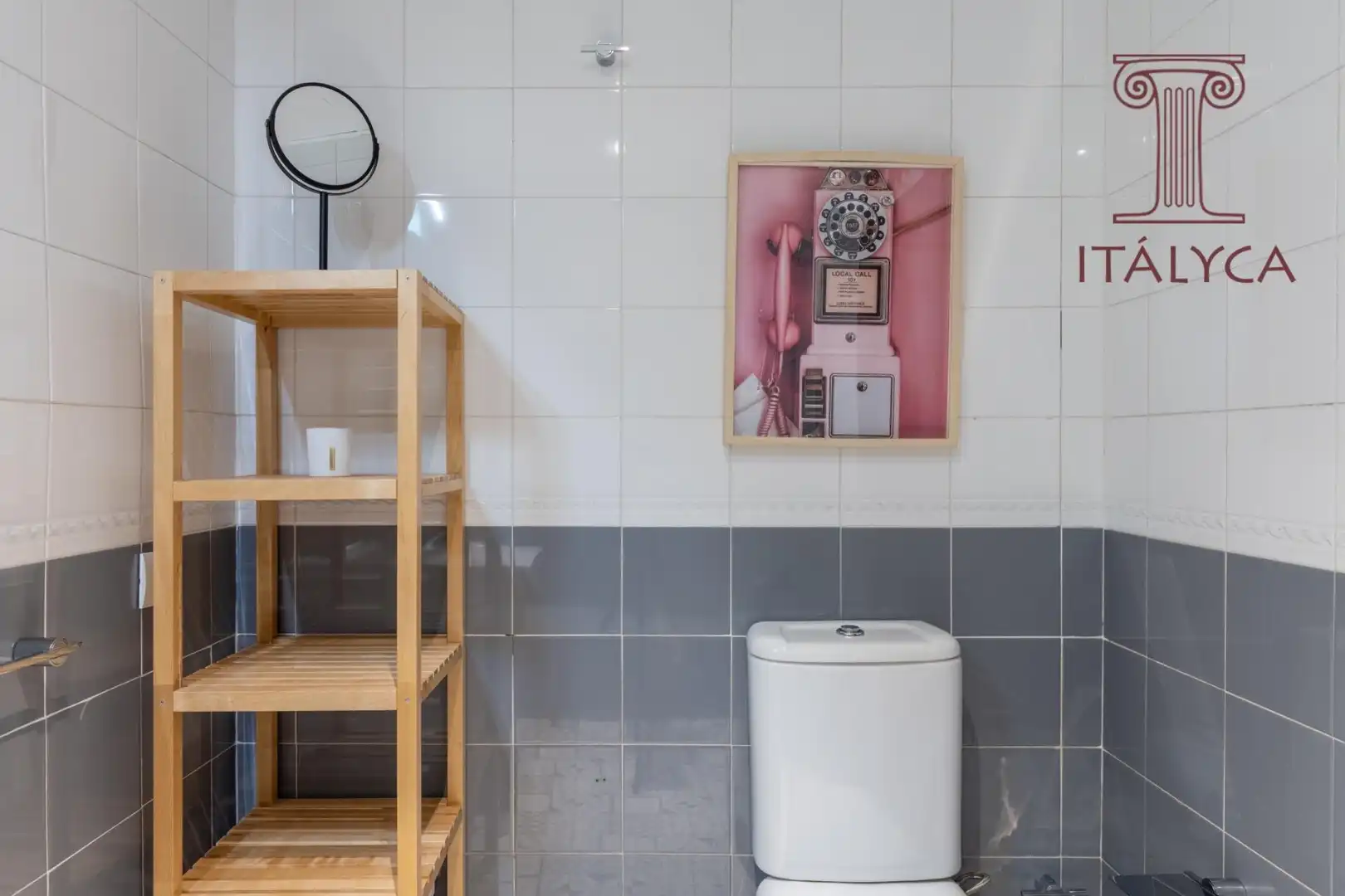 Bathroom of Flat for sale in Sevilla  with Air Conditioner, Terrace and Storage room