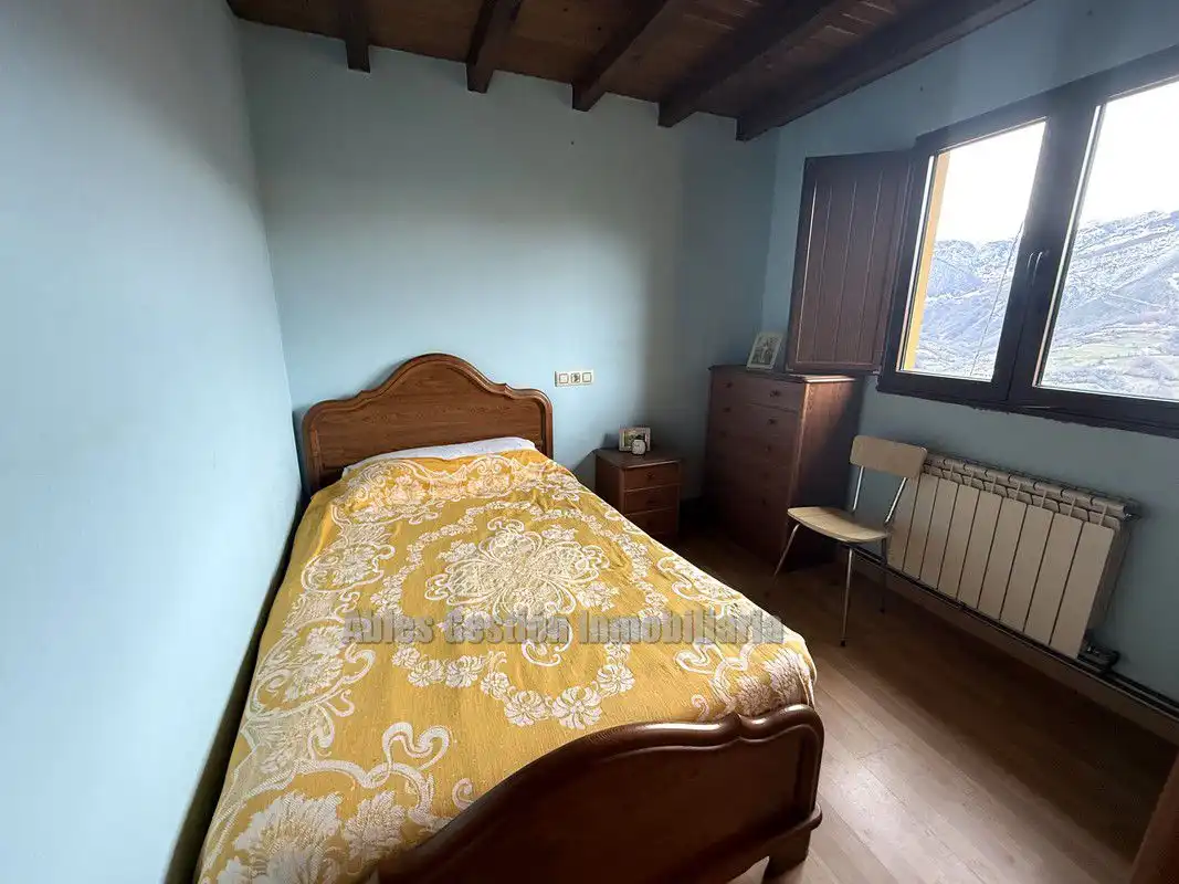 Schlafzimmer von Haus oder Chalet zum Verkauf in Quirós mit Heizung und Abstellraum