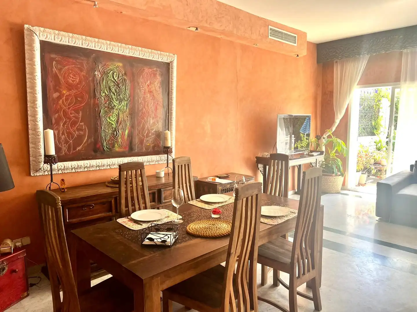 Menjador de Casa adosada en venda en Estepona amb Aire condicionat, Jardí privat i Terrassa