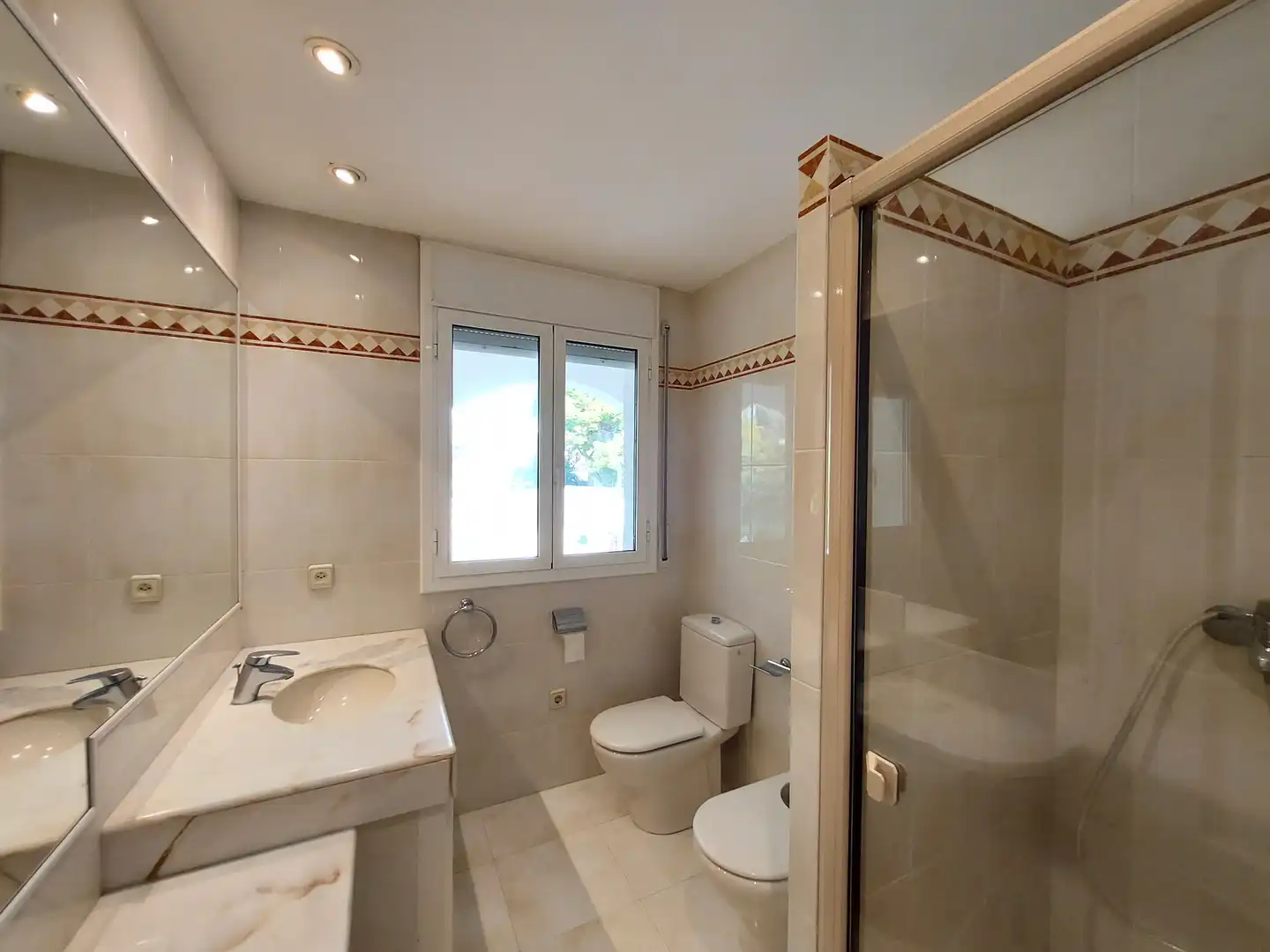 Bathroom of Houses for sale in El Vendrell  with Air Conditioner, Heating and Private garden
