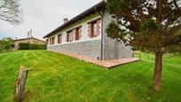 Vista exterior de Casa o xalet en venda en Llanes amb Calefacció, Jardí privat i Terrassa