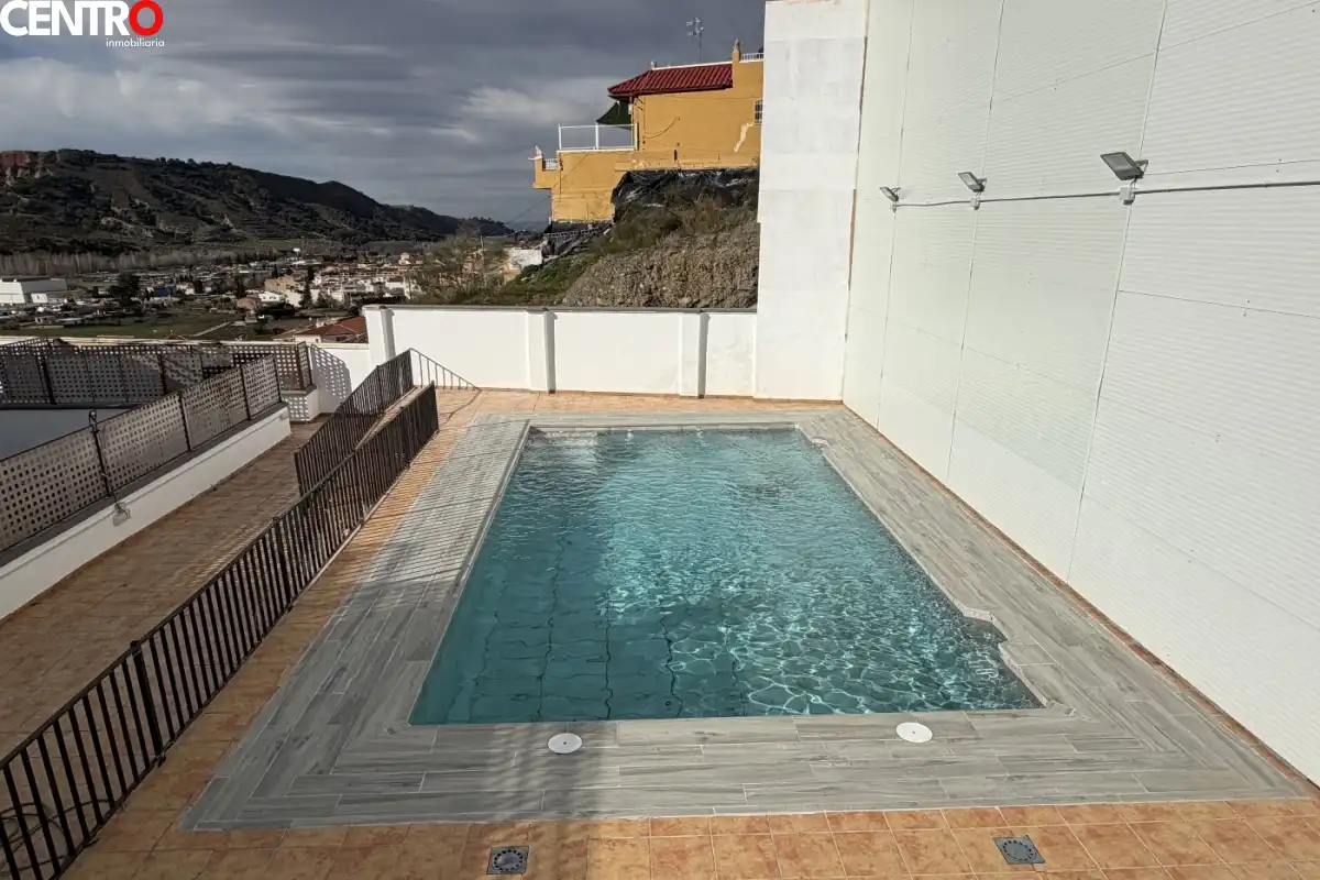 Piscina de Piso en venta en La Zubia con Aire acondicionado, Calefacción y Jardín privado