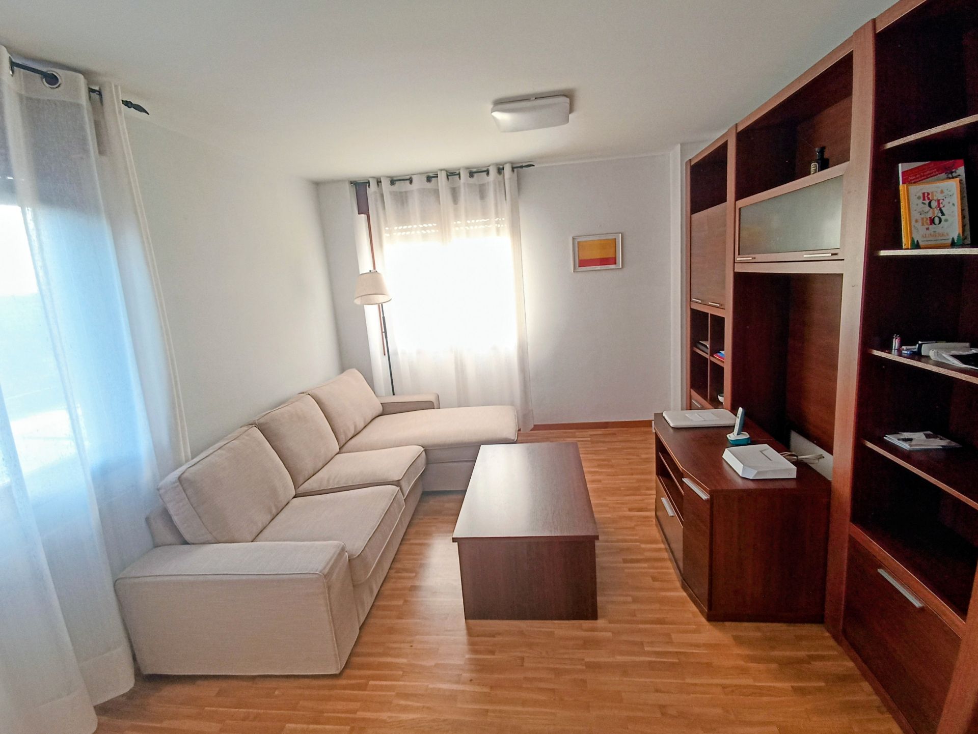 Sala d'estar de Pis en venda en Oviedo  amb Calefacció, Parquet i Traster