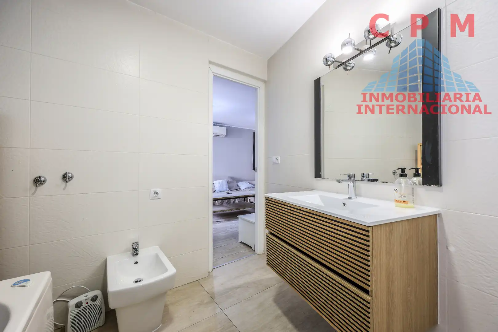 Bathroom of Flat for rent in Madrid  with Air Conditioner, Heating and Parquet flooring