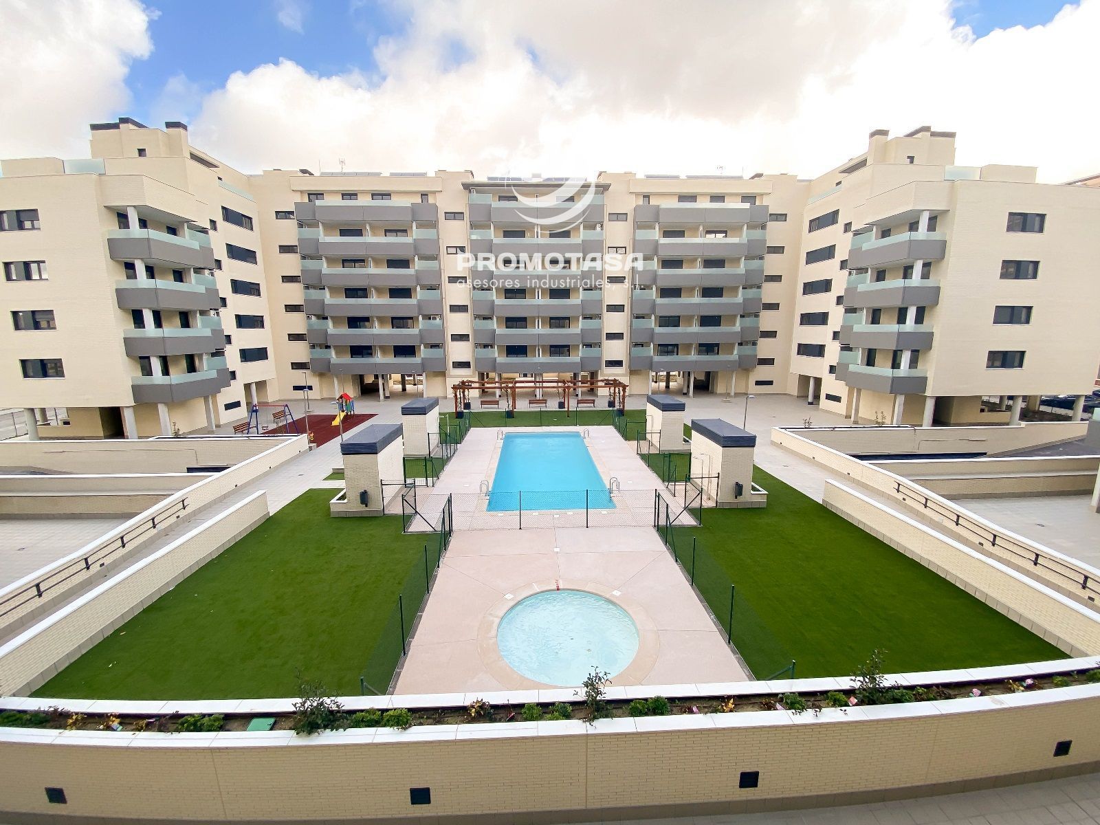 Piscina de Pis de lloguer en Rivas-Vaciamadrid amb Aire condicionat, Calefacció i Terrassa