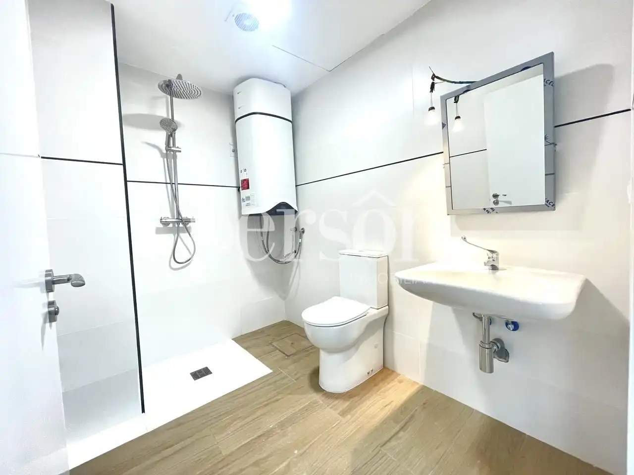 Badezimmer von Geschaftsraum zum Verkauf in Valencia mit Klimaanlage