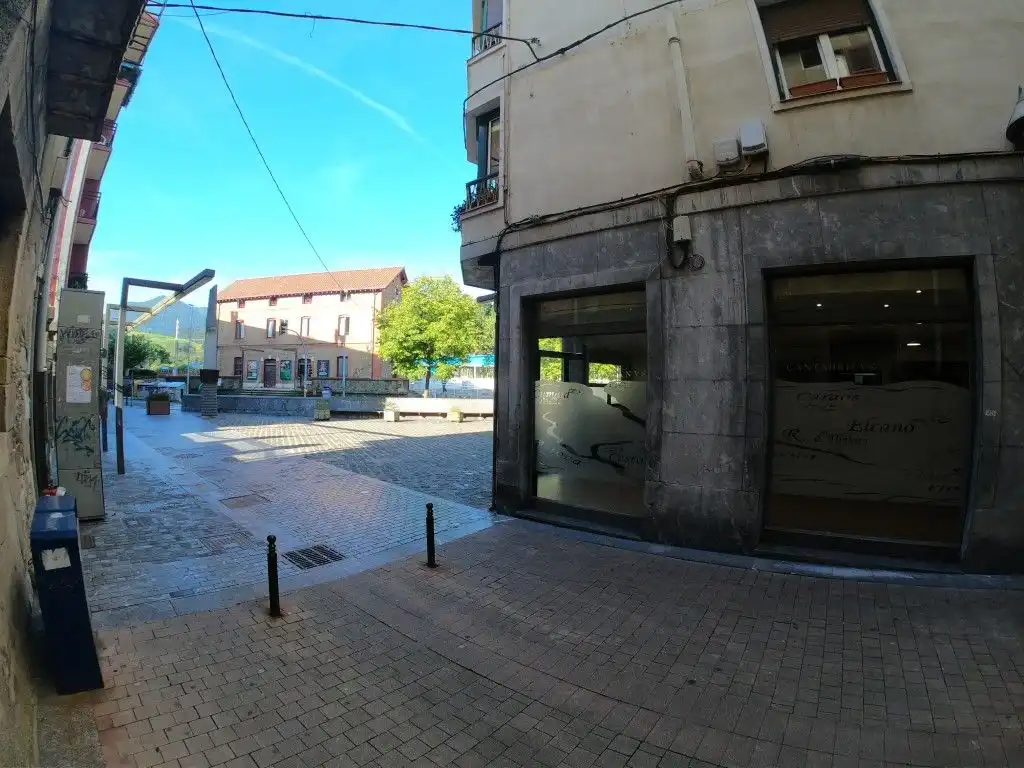 Vista exterior de Local en venta en Deba