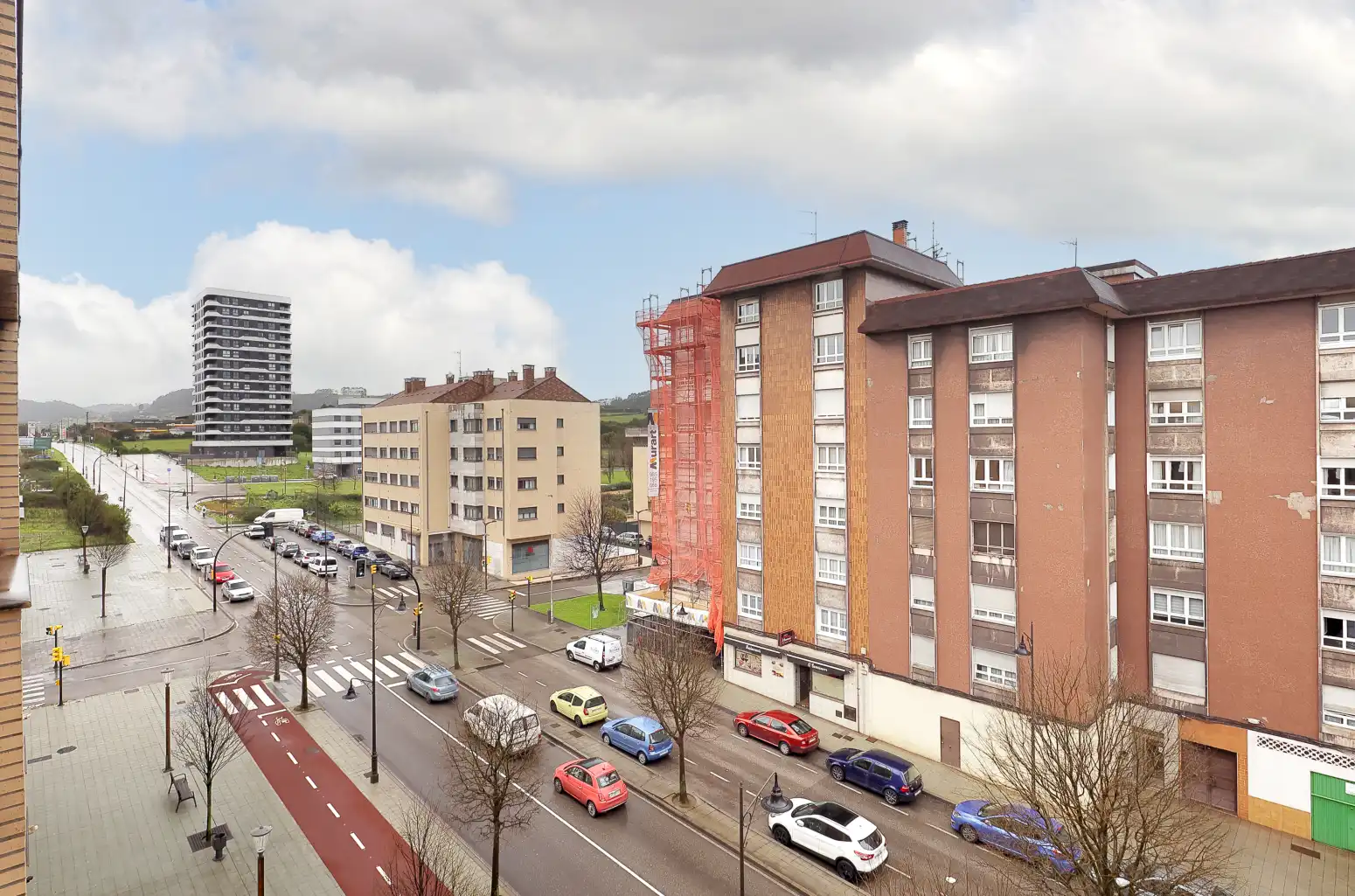 Vista exterior de Pis en venda en Gijón  amb Calefacció i Traster