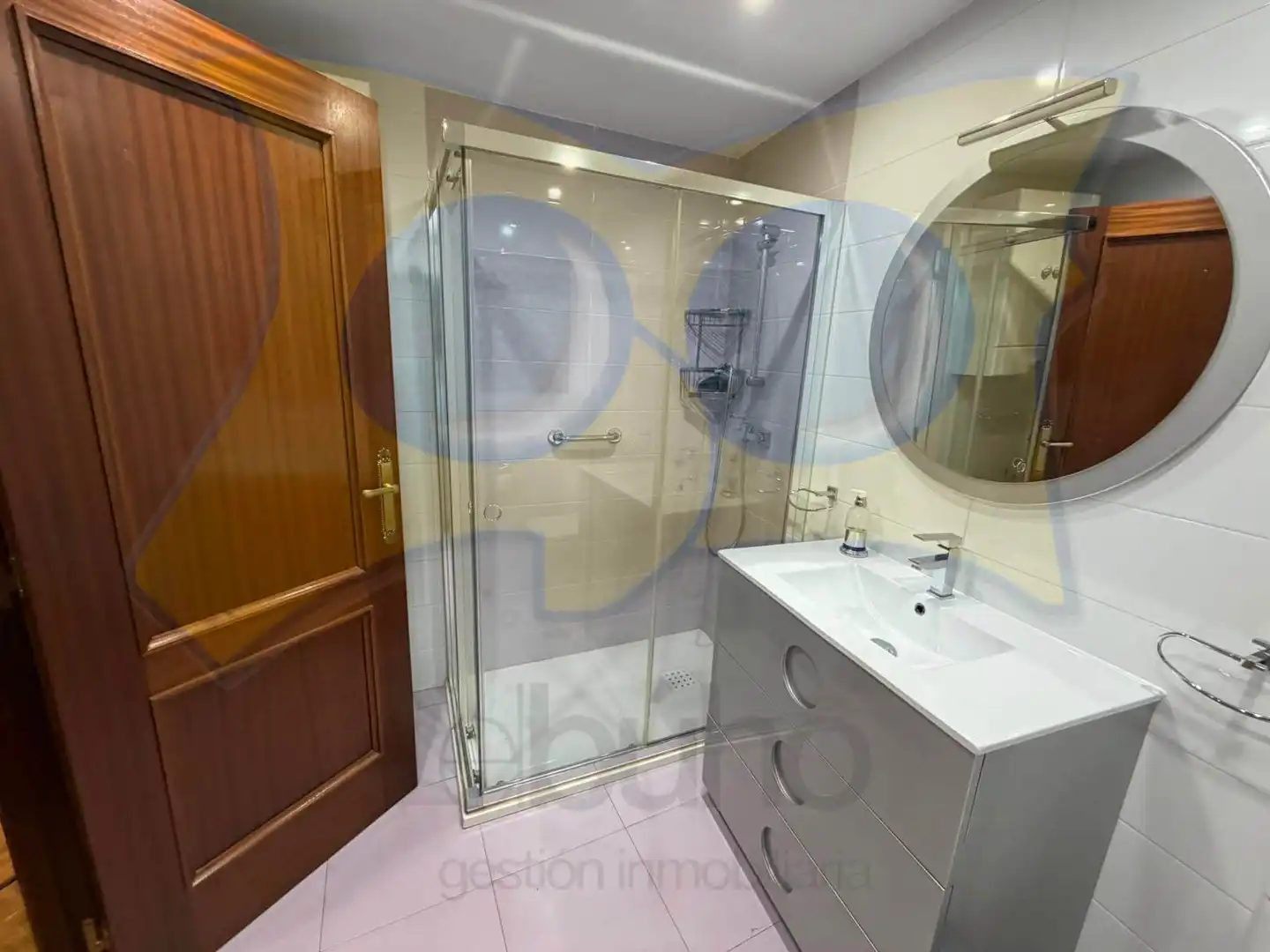 Bathroom of Flat for sale in Salamanca  with Heating and Balcony