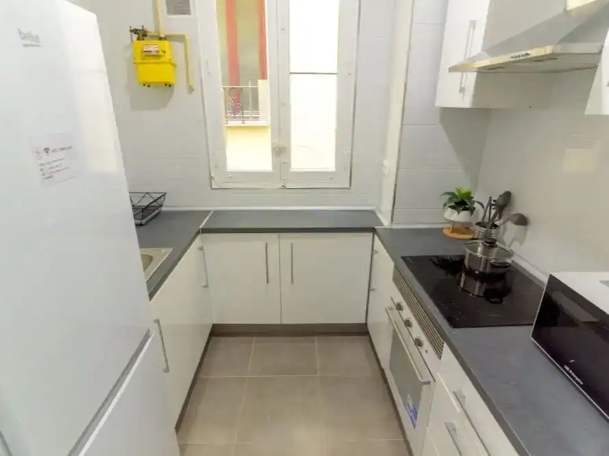 Kitchen of Flat for share in Barrio de Salamanca