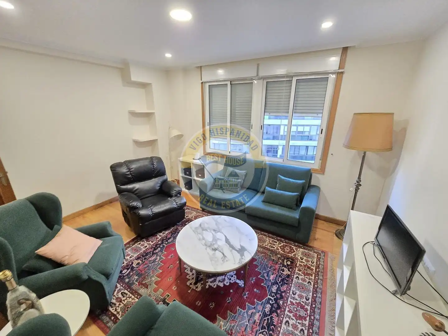Sala d'estar de Pis de lloguer en Vigo  amb Calefacció i Moblat