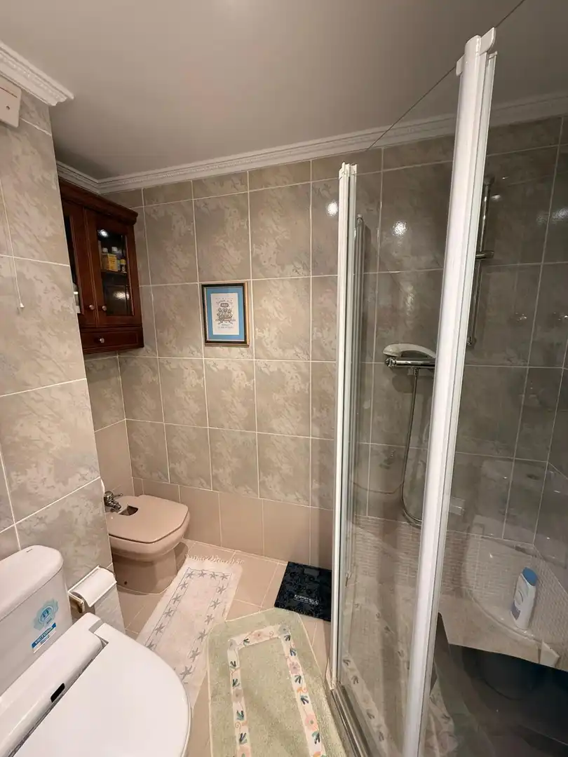 Baño de Apartamento de alquiler en Laredo con Calefacción, Terraza y Amueblado