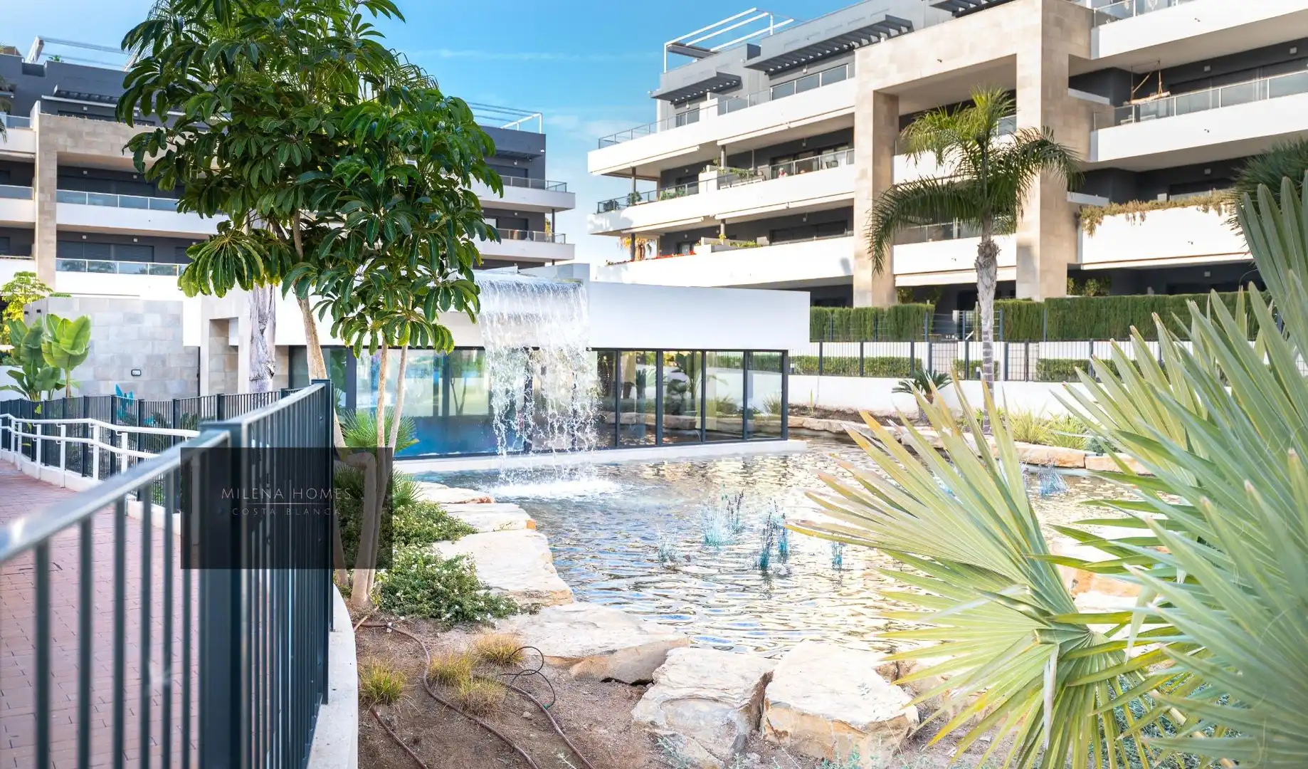 Piscina de Apartament en venda en Orihuela amb Aire condicionat, Calefacció i Jardí privat