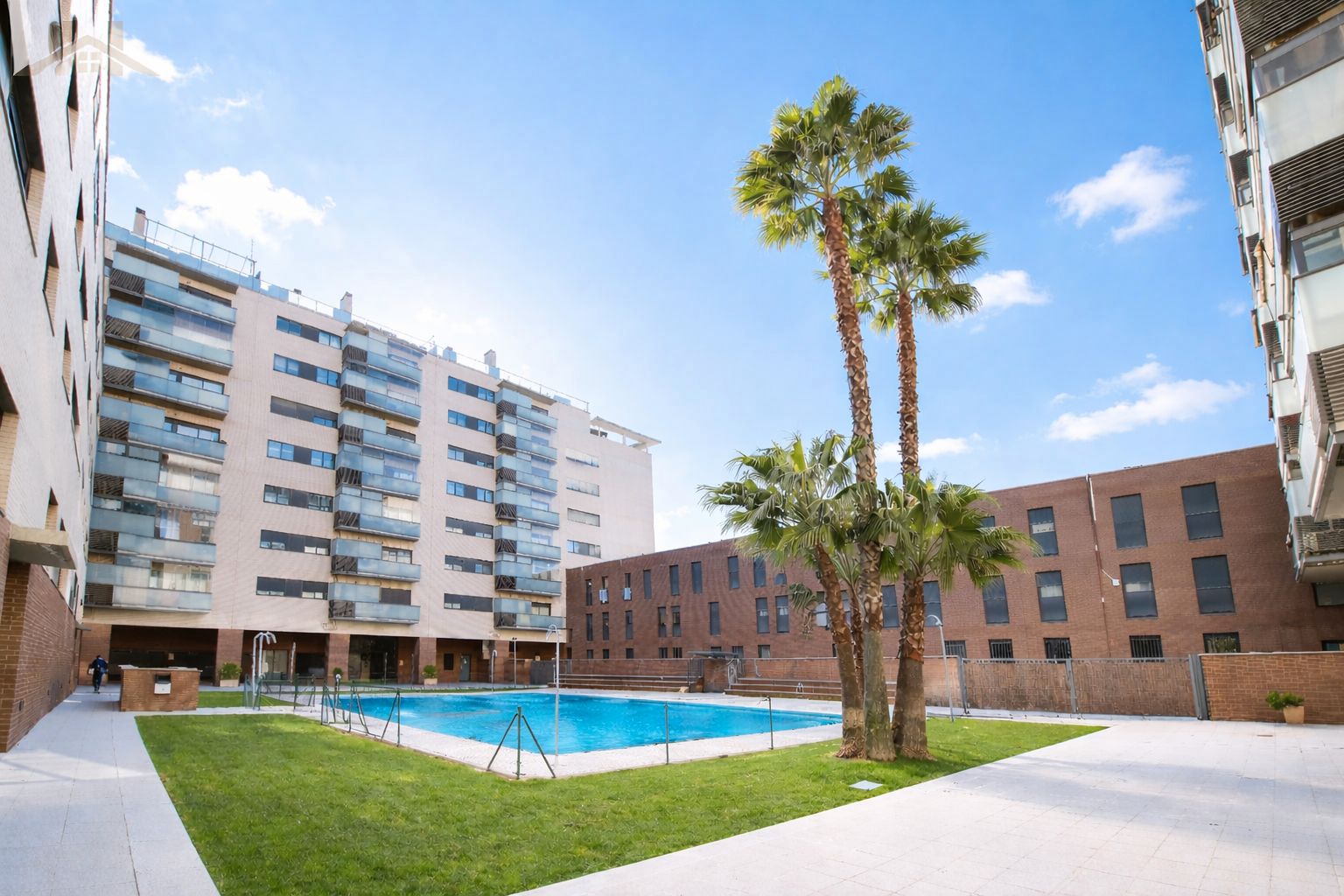Swimming pool of Flat for sale in Alcorcón  with Air Conditioner, Heating and Terrace