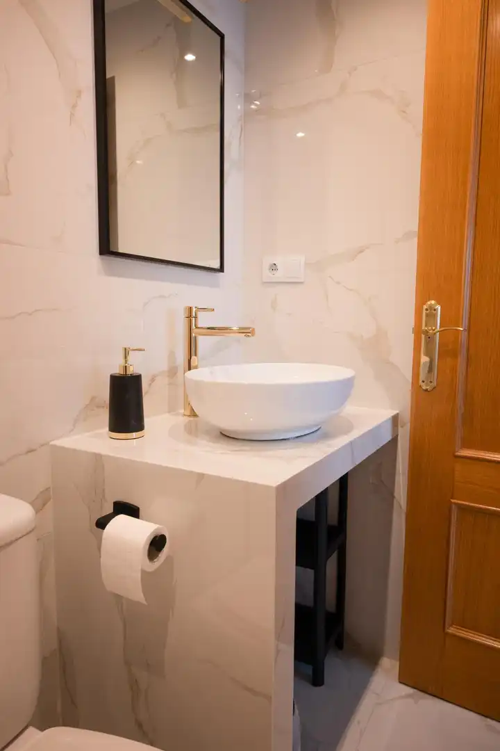 Baño de Apartamento en venta en Torrevieja con Aire acondicionado, Terraza y Amueblado