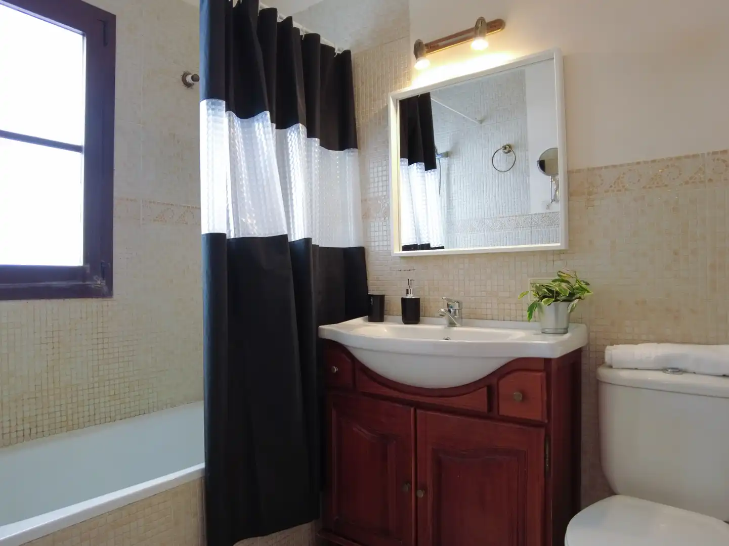 Baño de Casa adosada de alquiler en La Orotava con Calefacción, Parquet y Amueblado