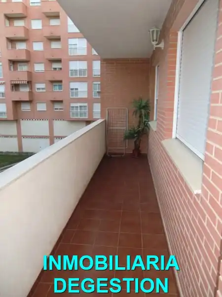 Piso con terraza en venta en Calle Jaén