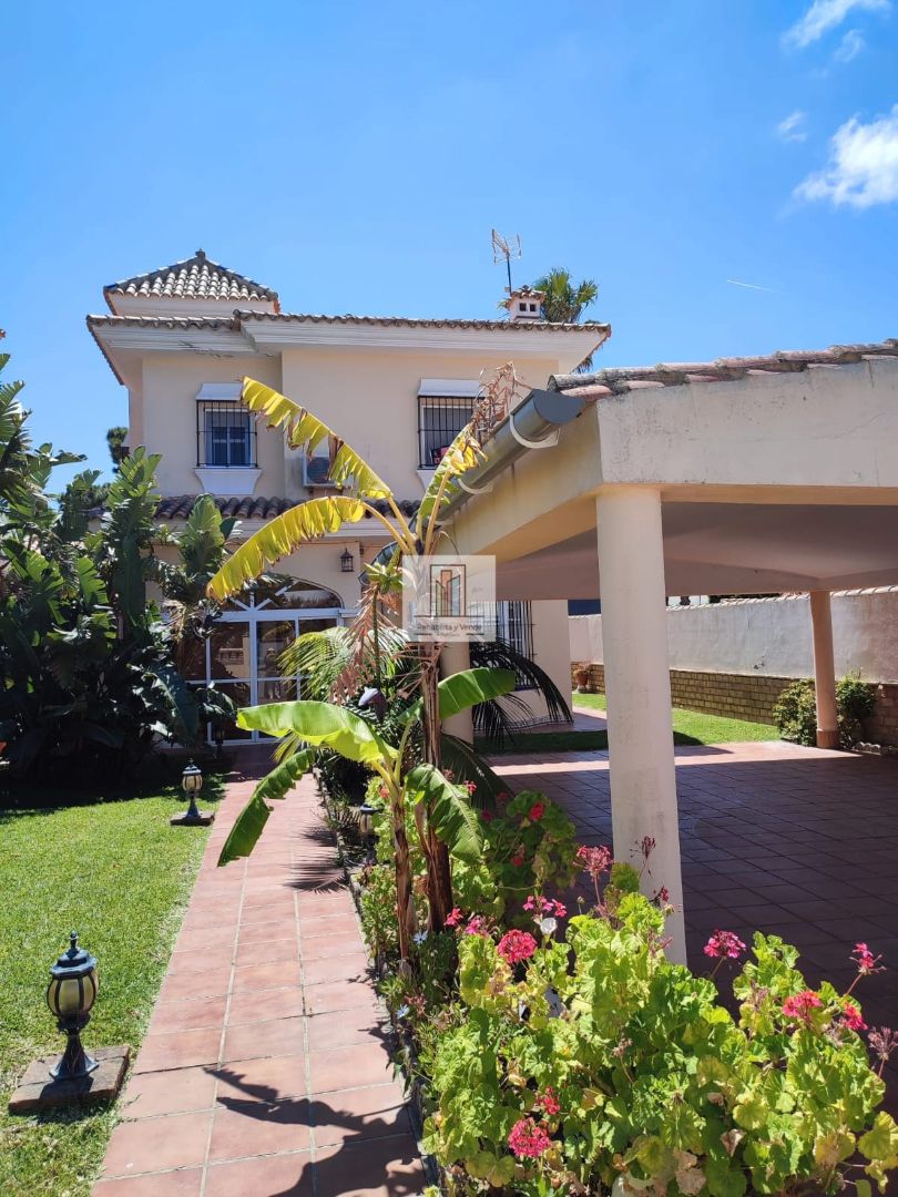 Jardí de Casa o xalet en venda en Chiclana de la Frontera amb Aire condicionat, Jardí privat i Terrassa