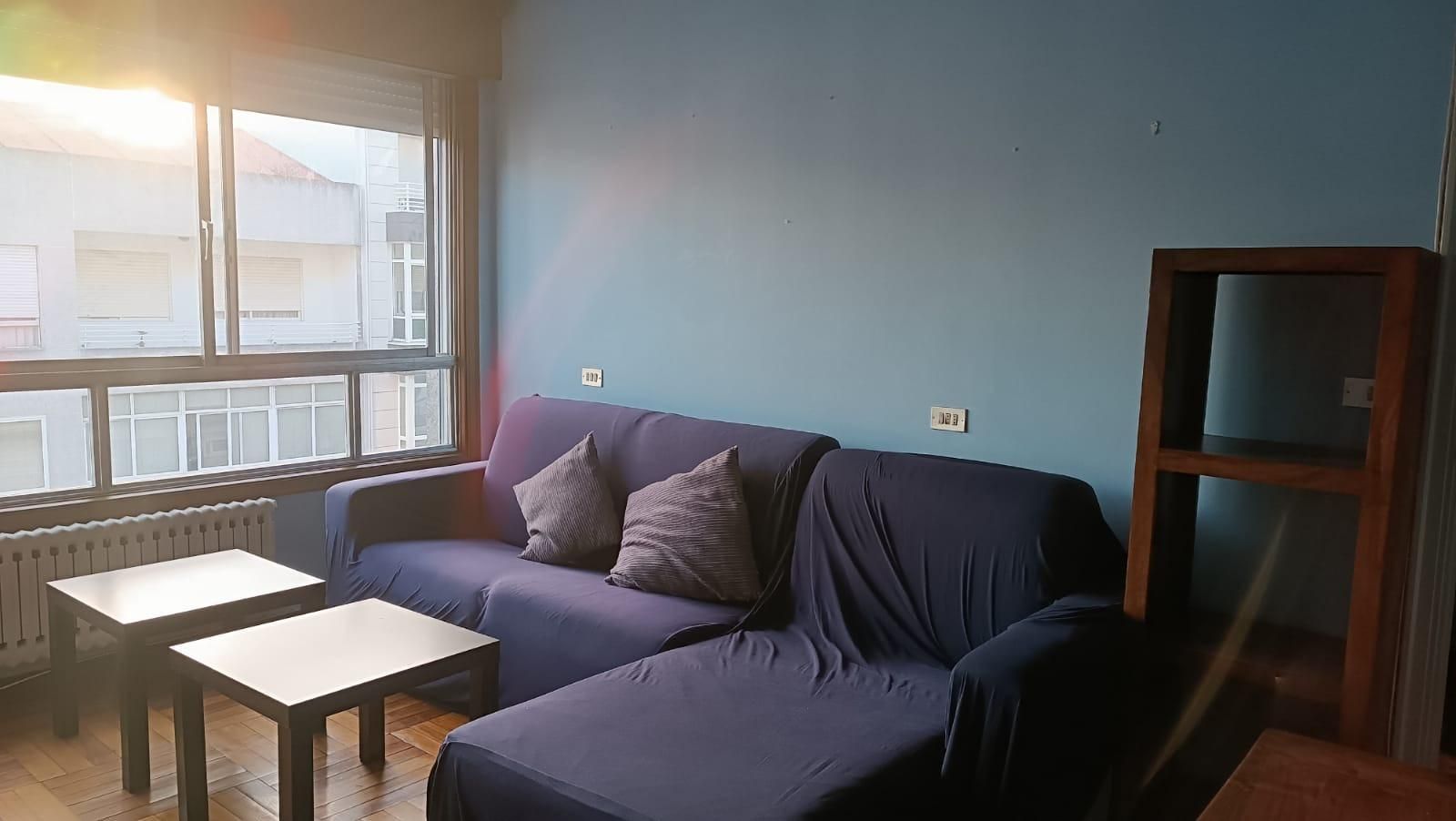 Sala d'estar de Apartament de lloguer en Vigo  amb Calefacció i Parquet
