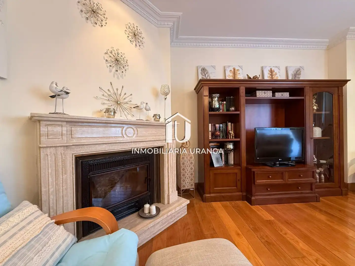 Sala d'estar de Casa o xalet en venda en Laredo amb Calefacció, Jardí privat i Terrassa