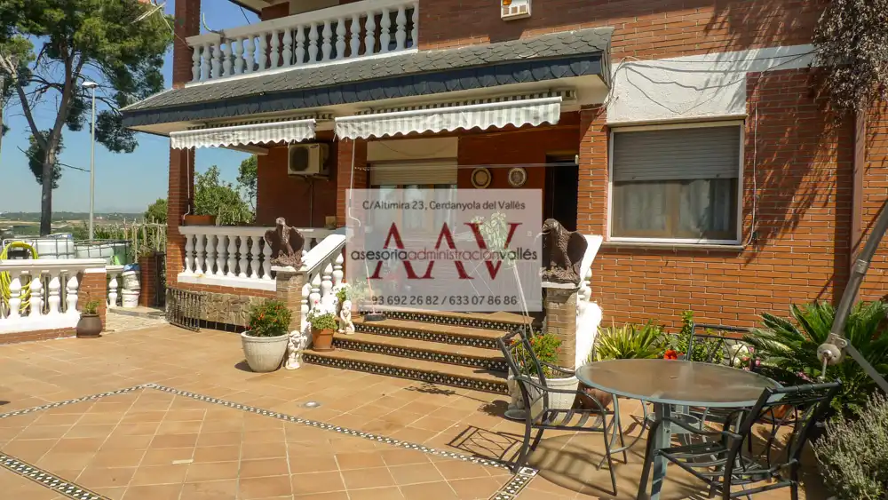 Terrassa de Casa o xalet en venda en Cerdanyola del Vallès amb Aire condicionat, Calefacció i Jardí privat