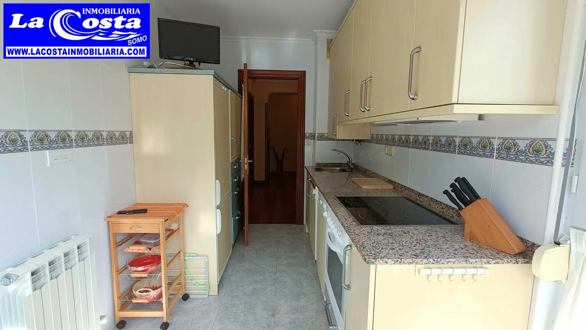 Küche von Wohnung zum Verkauf in Ribamontán al Mar mit Heizung, Ofen und Waschmaschine