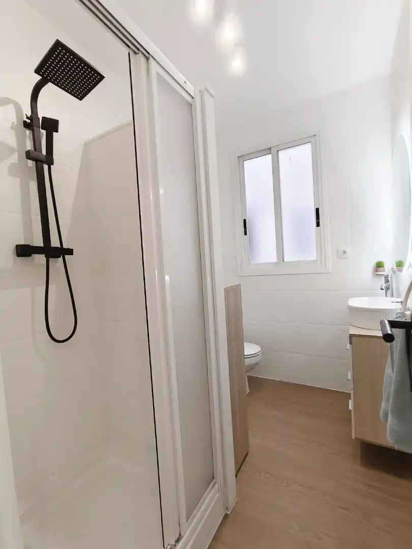 Bathroom of Flat for rent in Castellón de la Plana / Castelló de la Plana  with Furnished, TV and Internet