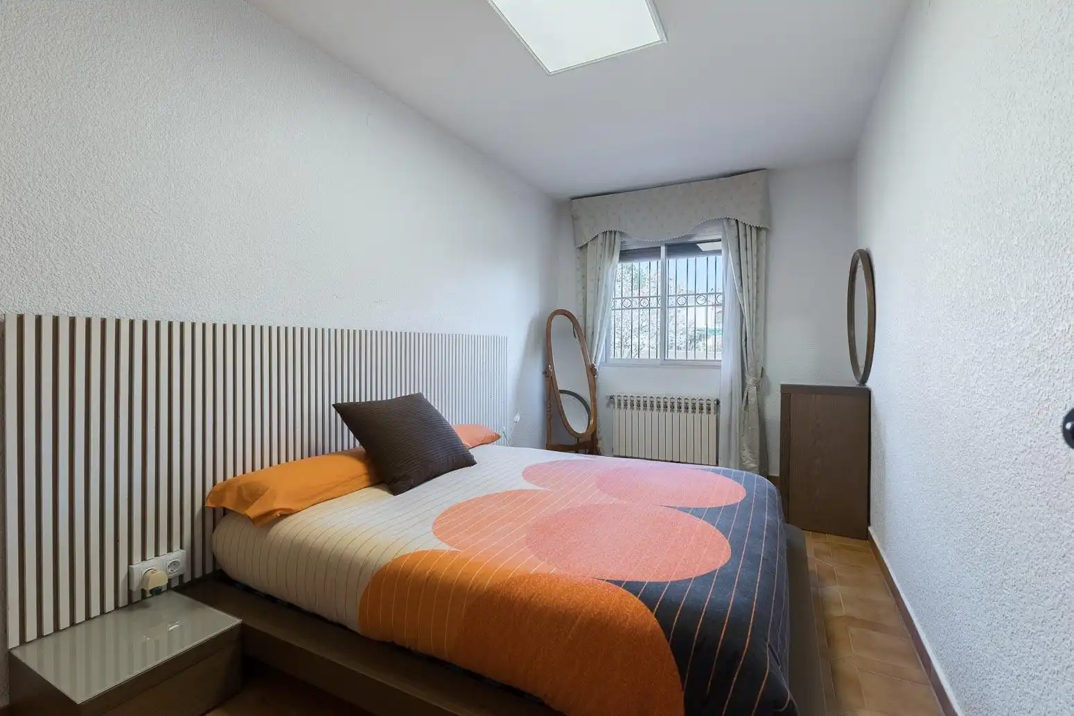 Habitación de Casa o chalet en venta en La Pobla de Vallbona con Aire acondicionado, Calefacción y Jardín privado