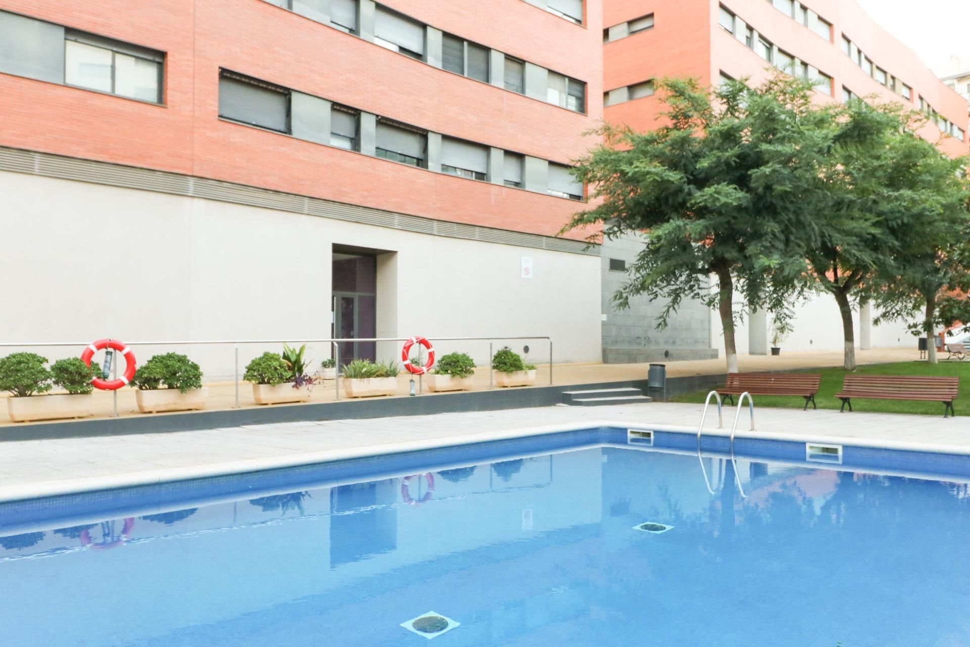 Piscina de Pis en venda en Viladecans amb Calefacció, Jardí privat i Traster