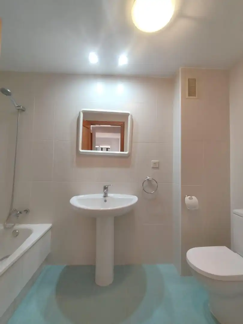 Baño de Piso de alquiler en Murcia con Aire acondicionado, Calefacción y Parquet