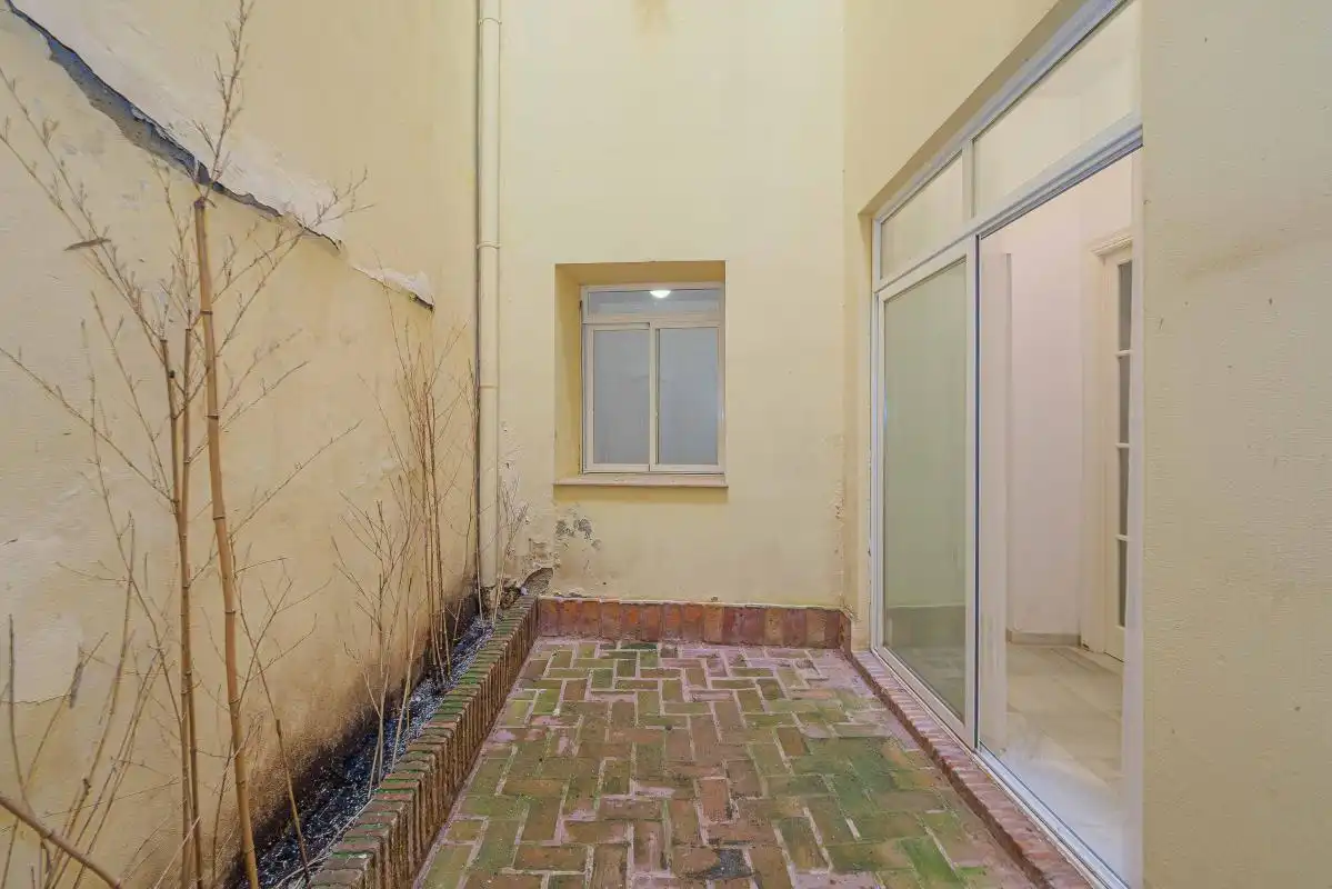 Erdgeschoss zum Verkauf in Sevilla mit Heizung, Terrasse und Balkon