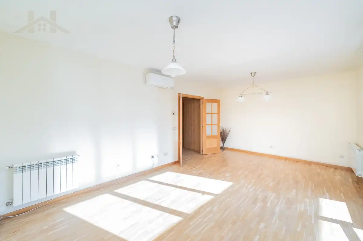 Sala de estar de Ático en venta en Arroyomolinos (Madrid) con Aire acondicionado, Calefacción y Jardín privado