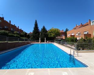 Swimming pool of Single-family semi-detached for sale in Tres Cantos  with Air Conditioner, Heating and Private garden