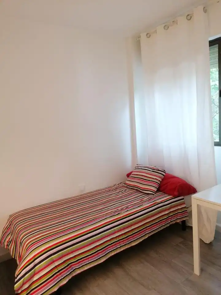 Habitación de Estudio de alquiler en Sevilla con Aire acondicionado y Amueblado