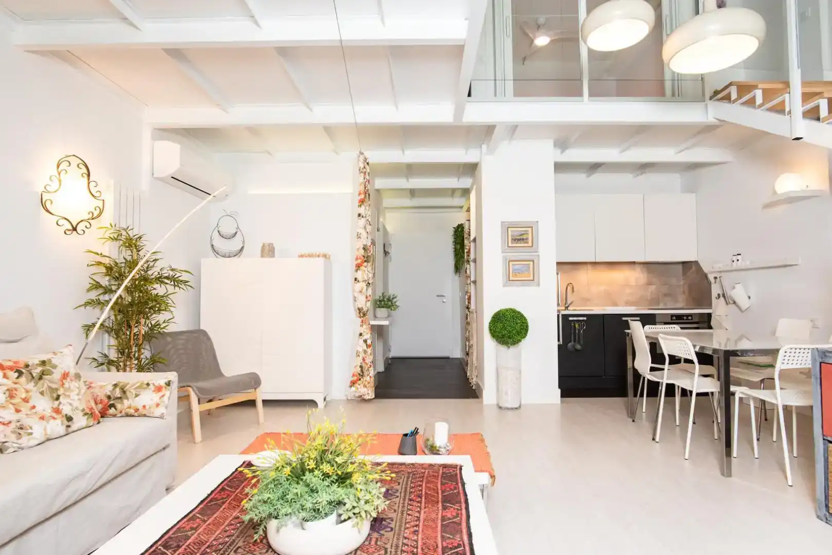 Sala d'estar de Dúplex per a compartir en Alcobendas amb Aire condicionat, Parquet i Moblat