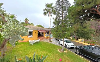 Vista exterior de Casa o xalet en venda en Marbella amb Terrassa i Piscina