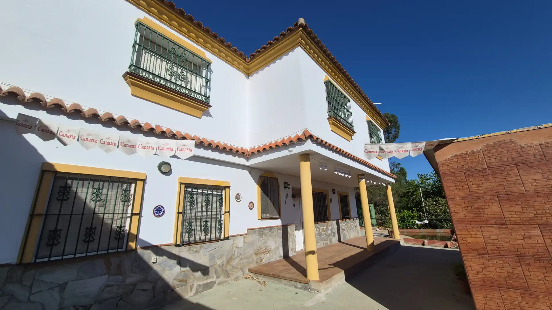 Vista exterior de Finca rústica en venda en Los Barrios amb Jardí privat, Terrassa i Piscina
