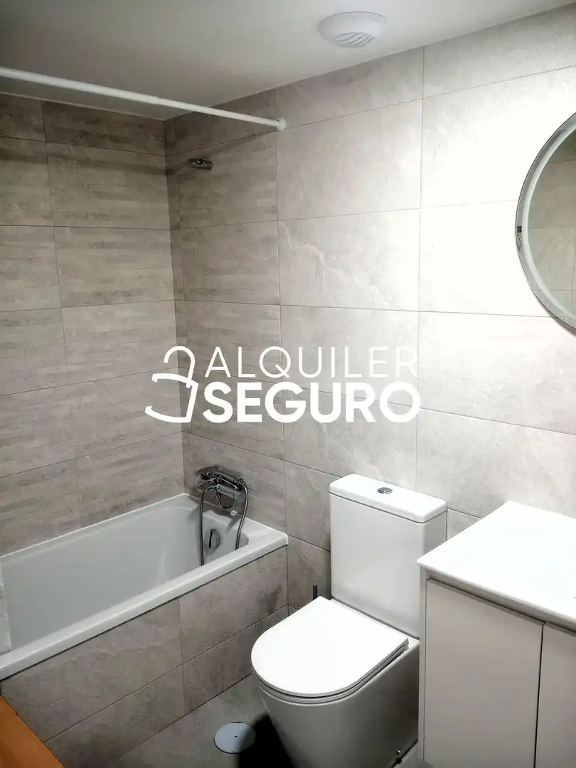 Bathroom of Flat for rent in Valladolid  with Heating, Terrace and Swimming Pool