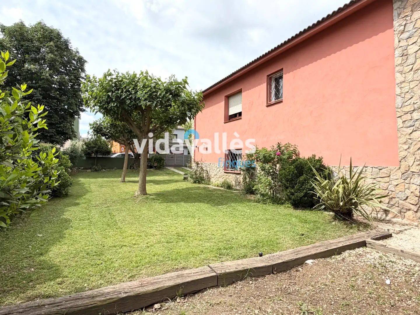Casa amb terrassa en venda a Carrer Fluvià, imagen 8
