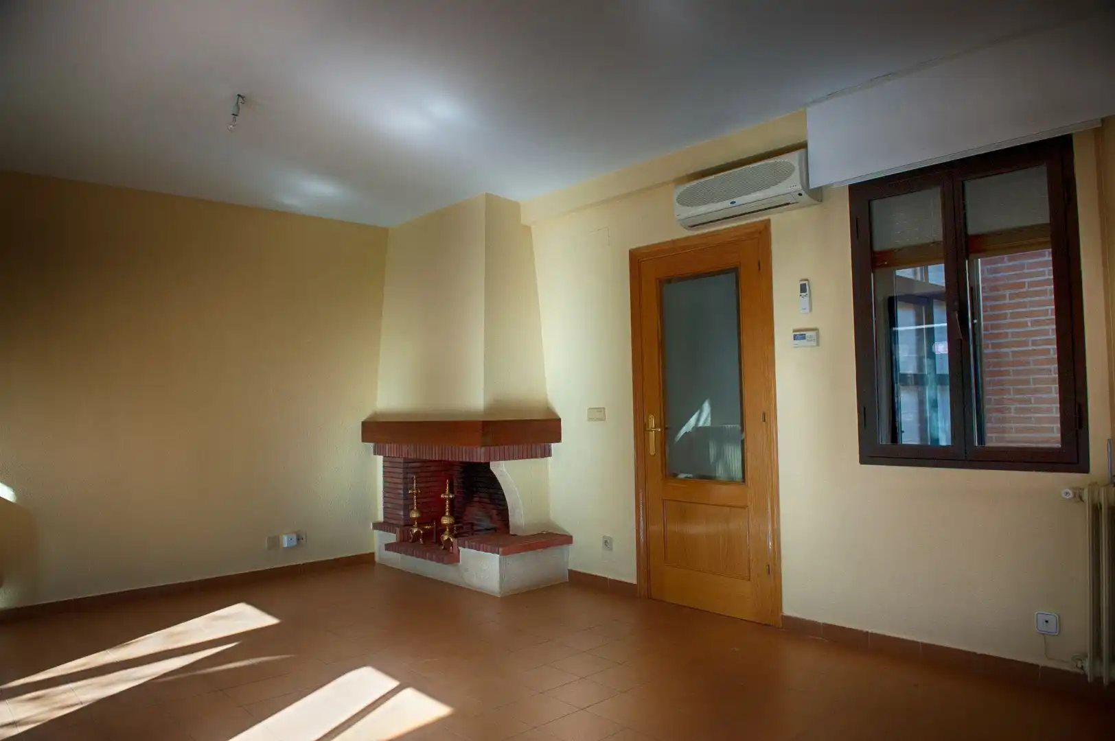 Sala de estar de Casa o chalet en venta en Aranjuez con Aire acondicionado, Calefacción y Jardín privado