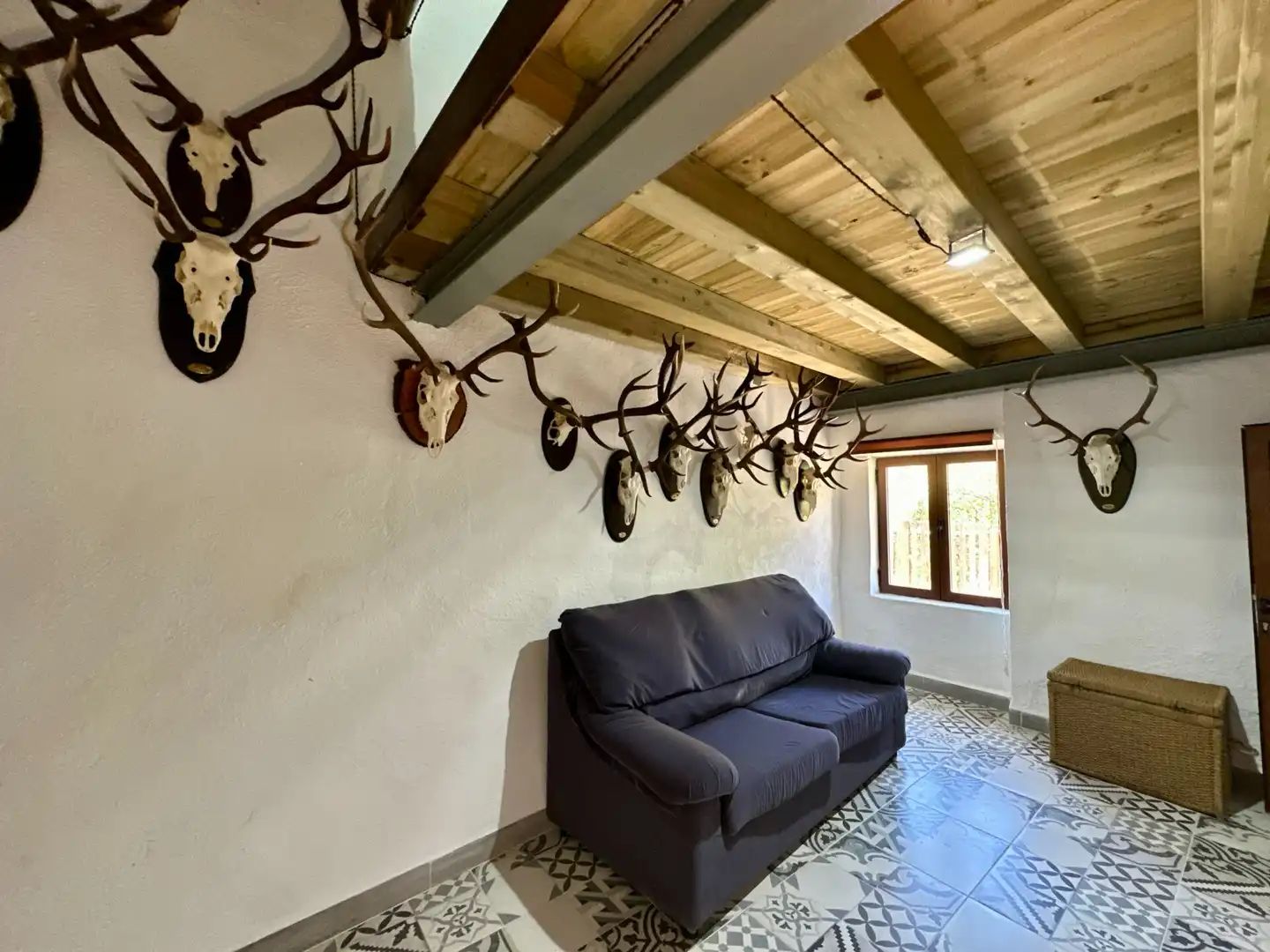 Sala d'estar de Finca rústica en venda en Sierro amb Aire condicionat, Calefacció i Jardí privat
