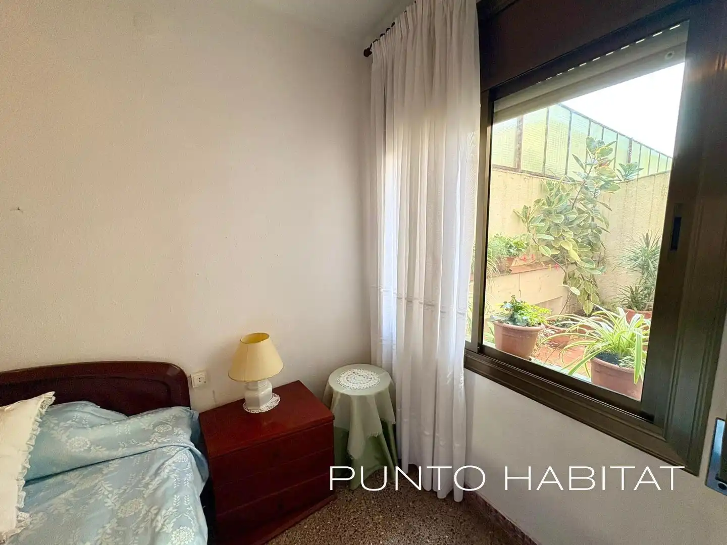 Bedroom of Flat for sale in Barcelona
