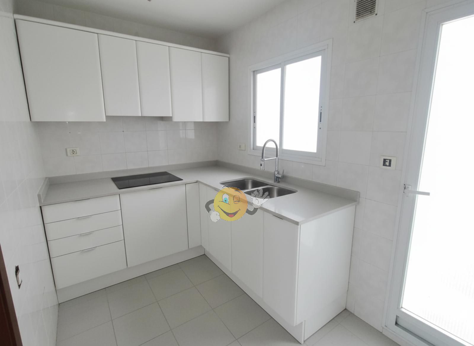 Cuina de Àtic en venda en Girona Capital amb Terrassa, Balcó i Alarma