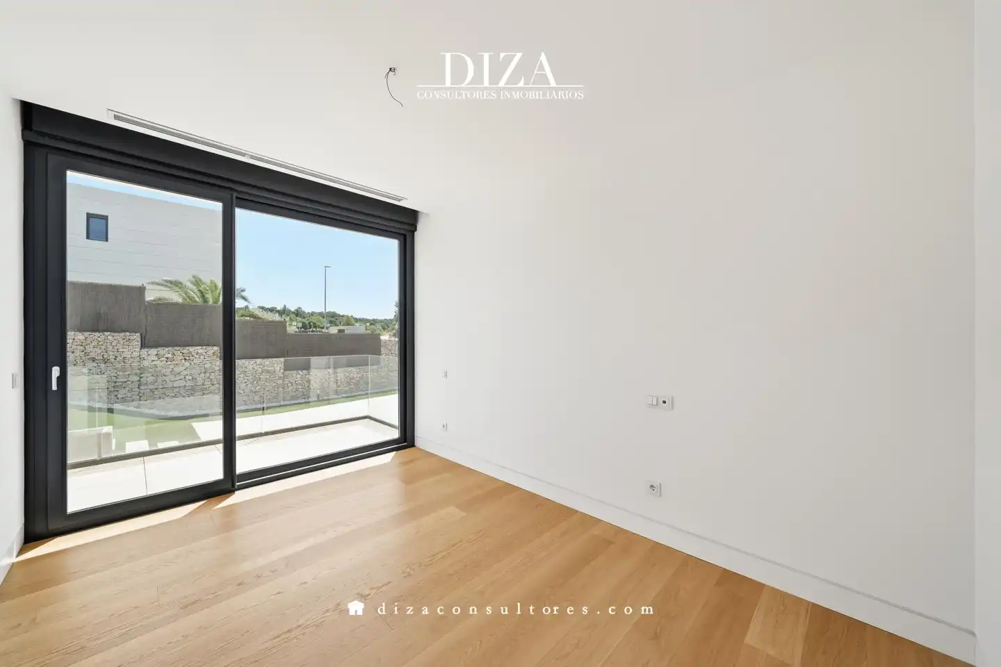 Vista exterior de Casa o xalet de lloguer en Majadahonda amb Aire condicionat, Calefacció i Jardí privat