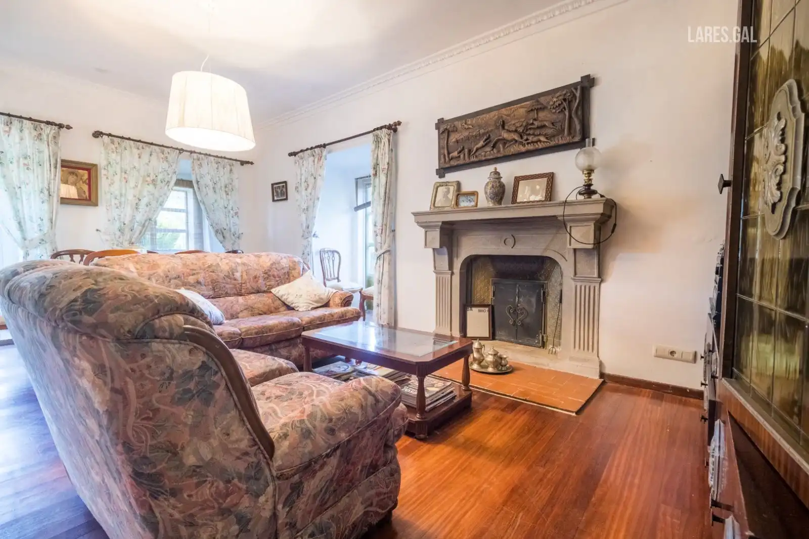 Sala de estar de Edificio en venta en Cangas 