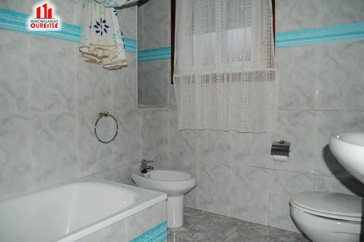 Baño de Casa o chalet en venta en Ourense Capital  con Jardín privado, Trastero y Amueblado