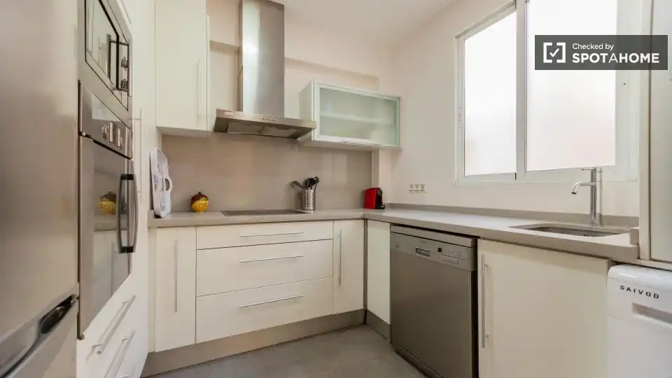 Cocina de Piso de alquiler en Valencia con Aire acondicionado, Calefacción y Amueblado